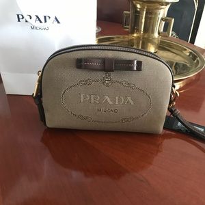 🎀PRADA🎀 WRISTLET NWT